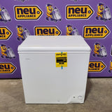 Vissani 7.0 cu. ft. Manual Defrost Chest Freezer with LED Light in White, Garage Ready 251318SD1363 - HMCF7W5 - Scratch & Dent (Moderate)