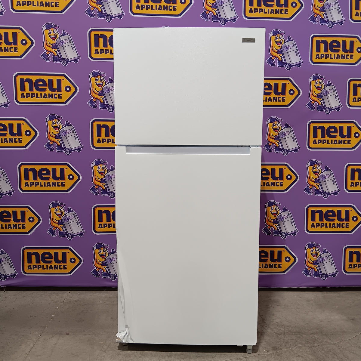 Vissani 18.1 cu. ft. Top Freezer Refrigerator with Adjustable Glass Shelving in White, Garage Ready 251312SD979 - MDTF18WHR5 - Scratch & Dent (Major)