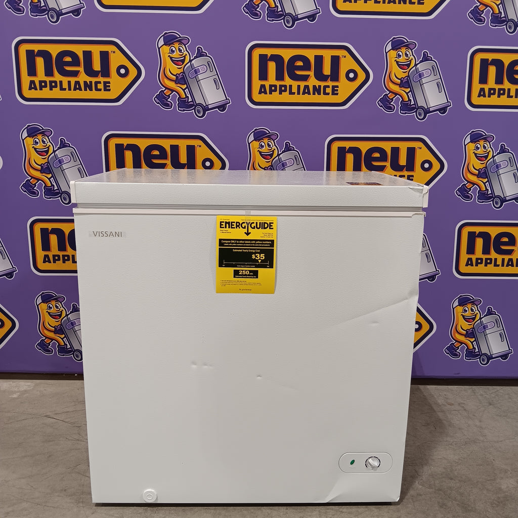 Pictures of Vissani 7.0 cu. ft. Manual Defrost Chest Freezer with LED Light in White, Garage Ready SA304 - HMCF7W5 - Scratch & Dent (Major) - Neu Appliance Outlet - Discount Appliance Outlet in Austin, Tx