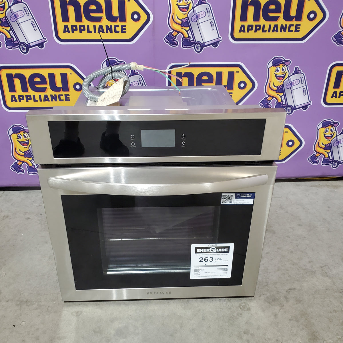Frigidaire 27 inch Single Electric Wall Oven Single-fan and Self-cleaning in Stainless Steel FCWS2727AS - Open Box