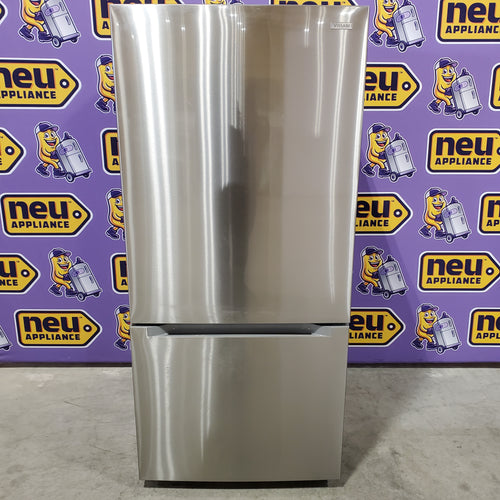 Vissani 18.7 cu. ft. Bottom Freezer Refrigerator in Stainless Steel 25137SD697 - MDBF18SS - Scratch & Dent (Moderate)