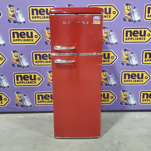 Galanz 22 in. 7.6 cu. ft. Retro Top Freezer Refrigerator, Hot Rod Red, Energy Star 25132SD350 - GLRF76TMRDER2 - Scratch & Dent (Moderate)