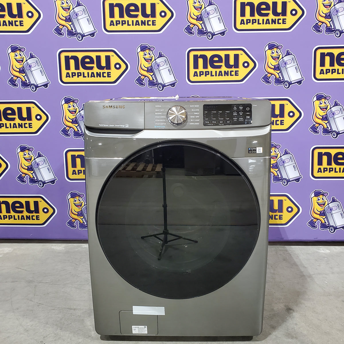 Samsung 4.5 cu. ft. Large Capacity Smart Front Load Washer with Super Speed Wash in Platinum 25137SD733 - WF45B6300AP - Scratch & Dent (Major)