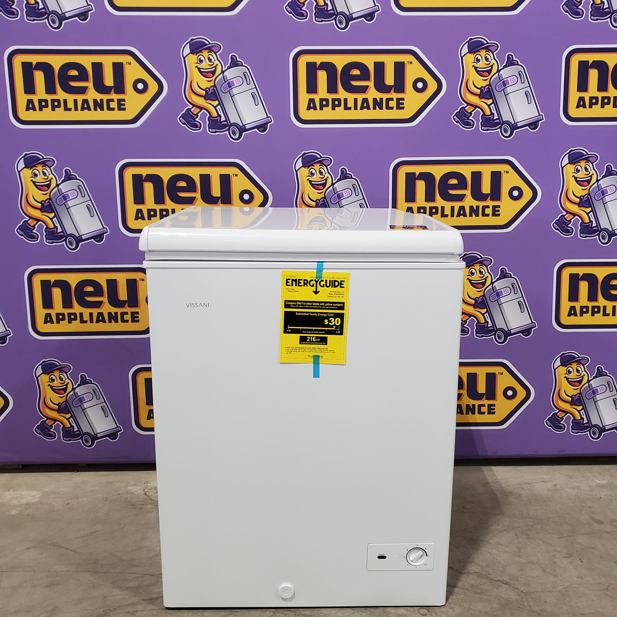 Visanni 4.9 cu. ft. Manual Defrost Chest Freezer with LED Light Type in White Garage Ready 251313SD1053 - DCM5QRWW - Scratch & Dent (Major)