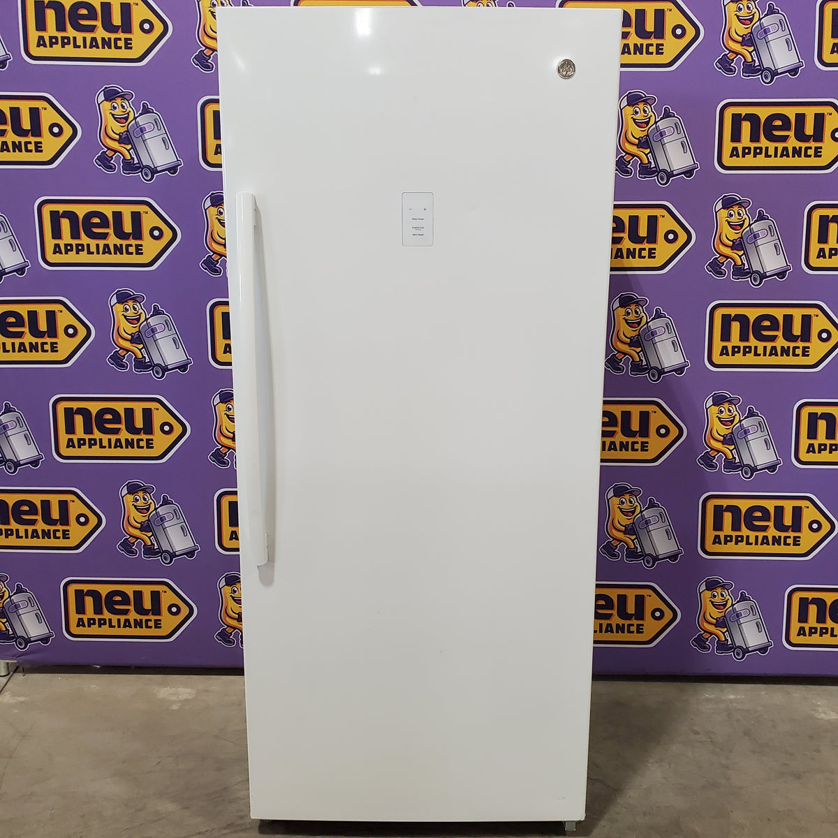 GE Garage Ready 21.3 cu. ft. Frost Free Defrost Upright Freezer in White 30133SD115 - FUF21DLRWW - Scratch & Dent (Minor)