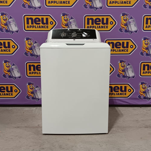 Pictures of GE 4.3 cu. ft. Capacity Washer with Stainless Steel Basket with Deep Clean GTW525ACWWB - New in Box and GE 6.2 cu. ft. Capacity Gas Dryer with Up To 120 ft. Venting GE9869G - GTX52GASPWB - New In Box - Neu Appliance Outlet - Discount Appliance Outlet in Austin, Tx