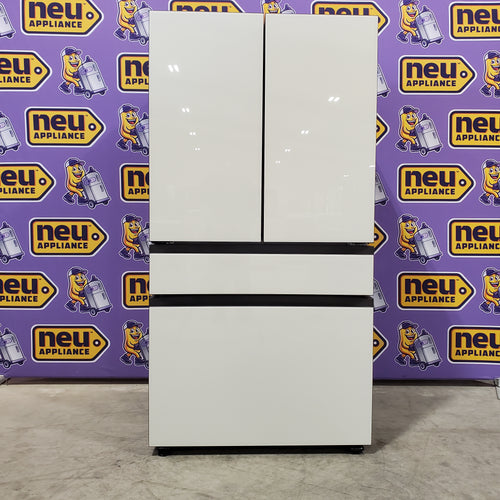 Samsung Bespoke 29 cu. ft. 4-Door French Door Refrigerator with Beverage Center™ in White Glass 4SD419 - RF29BB860012 - Open Box