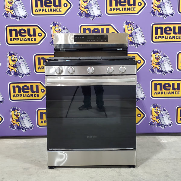 Samsung Stainless Steel Smart Freestanding Gas 6.0 Cu. Ft. Range with No Preheat Are Fry and Convection NX60A6511SS - Open Box