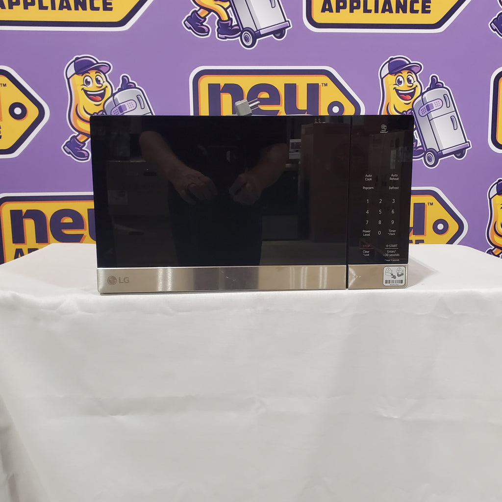 LG 0.9 cu. ft. NeoChef™ Countertop Microwave with Smart Inverter 17SD211 - MSER0990S - Scratch & Dent (Minor)