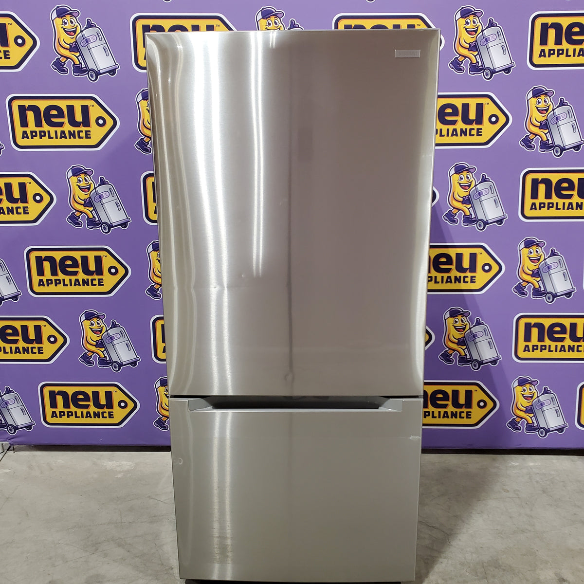 Vissani 18.7 cu. ft. Bottom Freezer Refrigerator in Stainless Steel 25137SD707 - MDBF18SS - Scratch & Dent (Moderate)