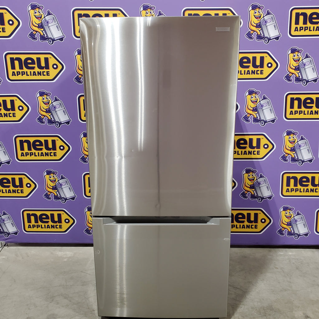 Vissani 18.7 cu. ft. Bottom Freezer Refrigerator in Stainless Steel 25137SD707 - MDBF18SS - Scratch & Dent (Moderate)