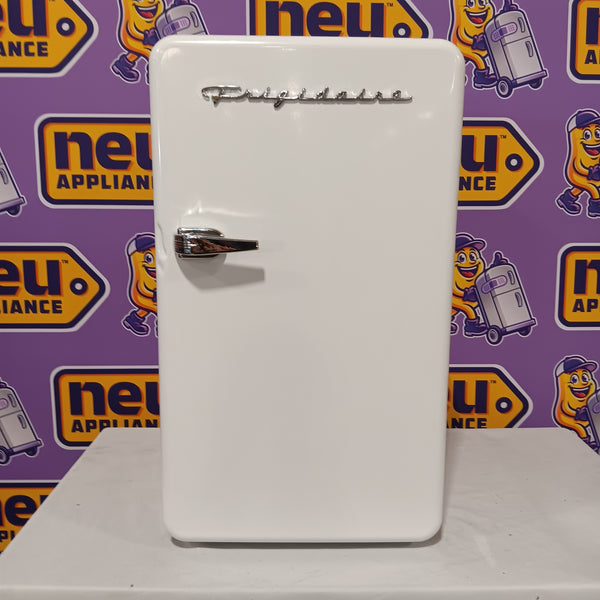 Frigidaire 3.2-cu ft Mini Fridge in White SA636 - EFR372-WHITE-COM - Scratch & Dent (Minor)