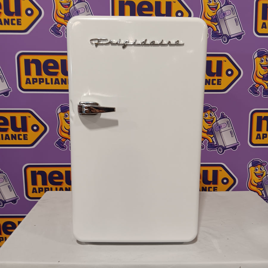 Frigidaire 3.2-cu ft Mini Fridge in White SA636 - EFR372-WHITE-COM - Scratch & Dent (Minor)