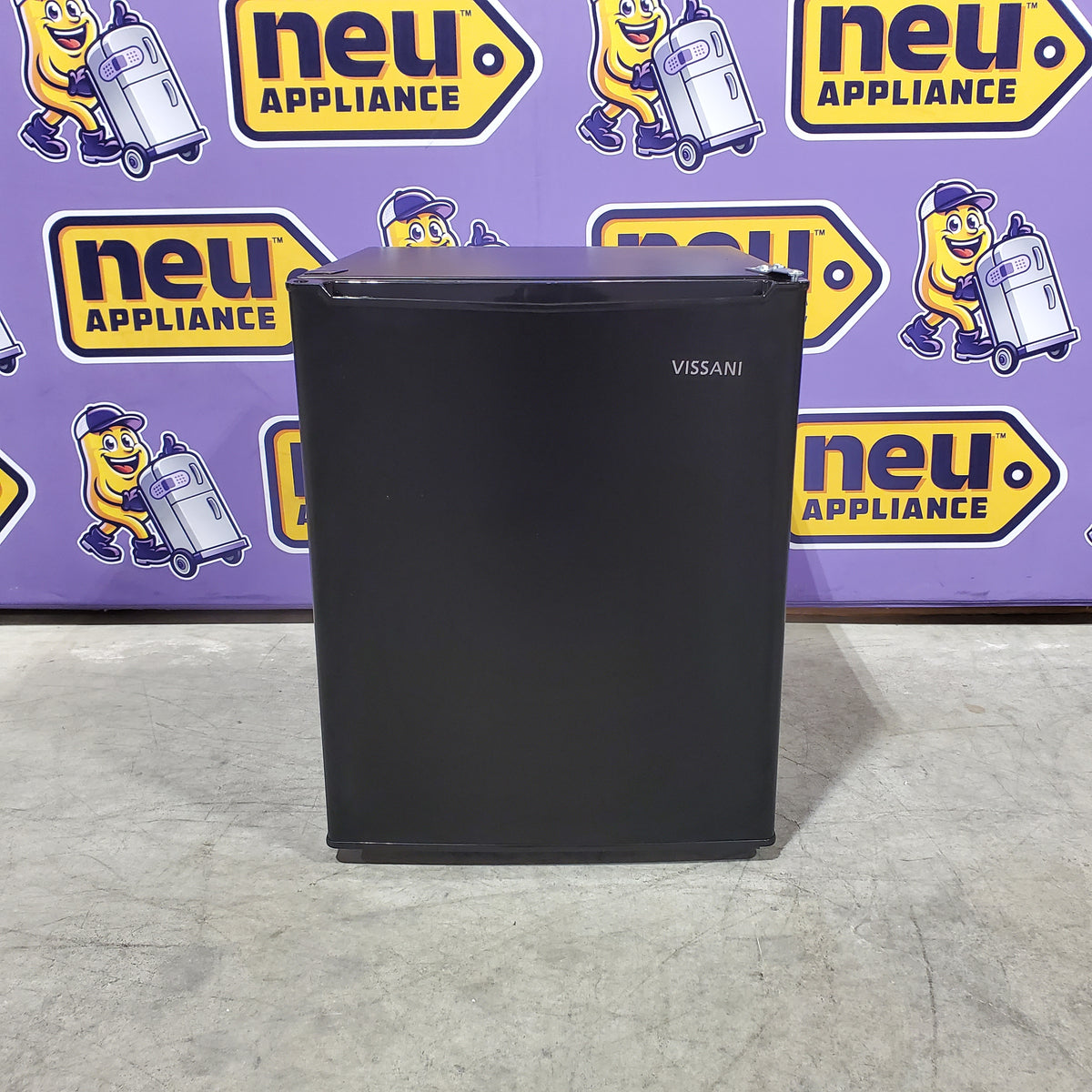 Vissani 2.6 Cu. Ft. Mini Refrigerator in Black, ENERGY STAR HVAR26GBE - Scratch & Dent (Minor)