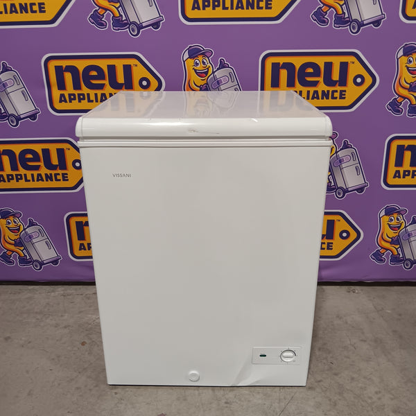 Visanni 4.9 cu. ft. Manual Defrost Chest Freezer with LED Light Type in White Garage Ready 25132SD339 - DCM5QRWW - Scratch & Dent (Moderate)