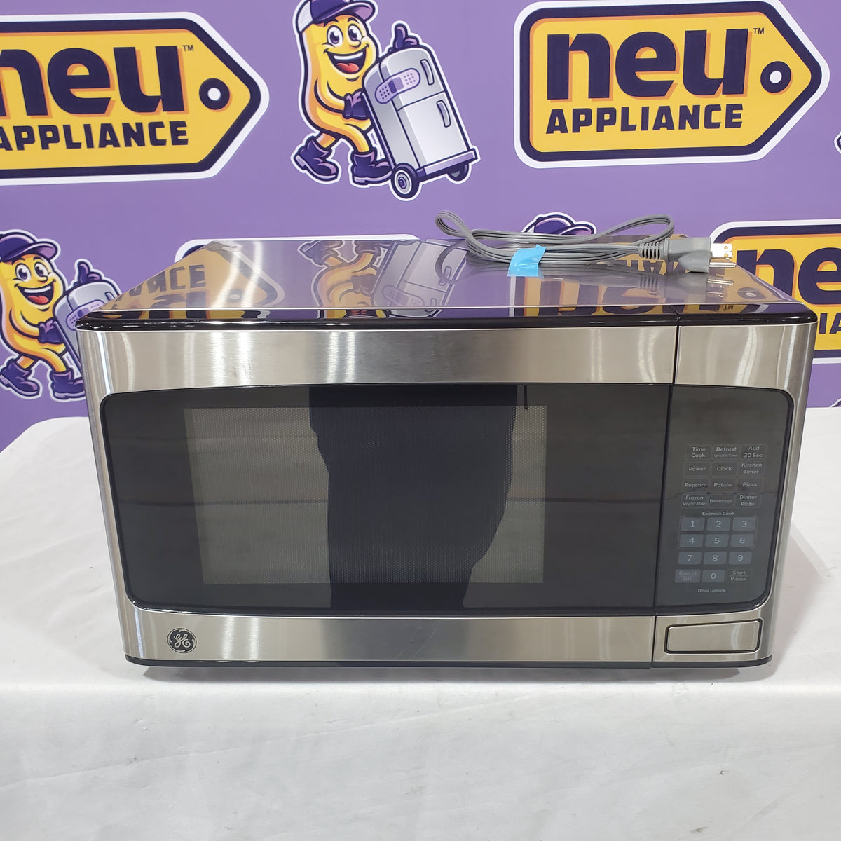GE 1.1-cu ft 950 -Watt Countertop Microwave in Stainless Steel GCST11N1WSS - Scratch & Dent (Minor)