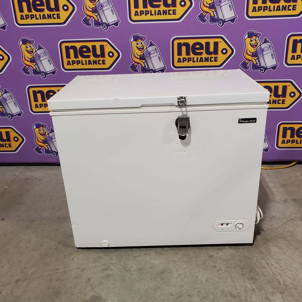 Magic Chef 6.9 cu. ft. Chest Freezer in White 251313SD1065 - HMCF7W2 - Certified Refurbished