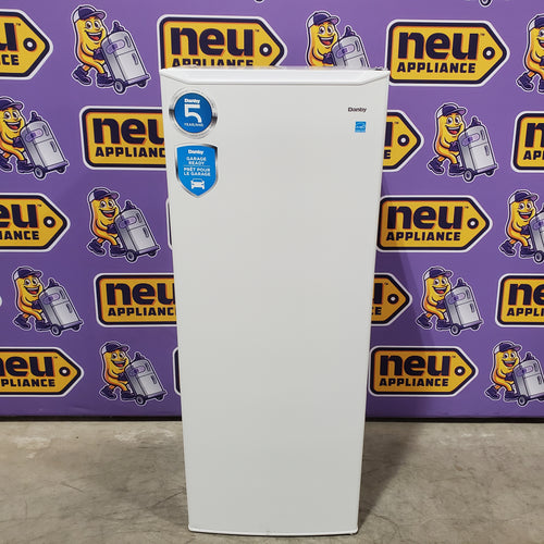 Danby 6.0 cu. ft. Manual Defrost Upright Freezer in White 251312SD980 - DUFM060B2WDB - Scratch & Dent (Minor)