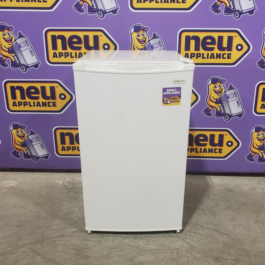 Pictures of Magic Chef 4.4. cu. ft. Mini Refrigerator in White 251312SD1039 - MCBR440W - Scratch & Dent (Minor) - Neu Appliance Outlet - Discount Appliance Outlet in Austin, Tx