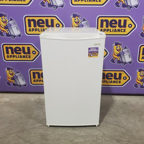 Magic Chef 4.4. cu. ft. Mini Refrigerator in White 251312SD1039 - MCBR440W - Scratch & Dent (Minor)