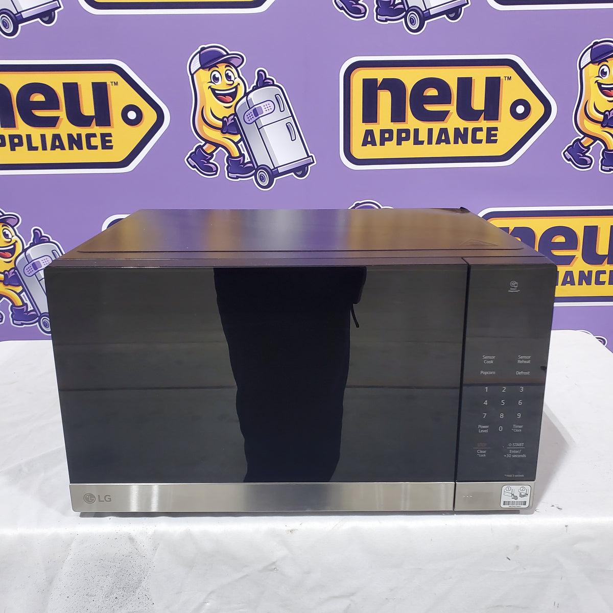 LG 1.5 cu. ft. NeoChef™ Countertop Microwave with Smart Inverter and Sensor Cooking MSER1590S - Scratch & Dent (Moderate)