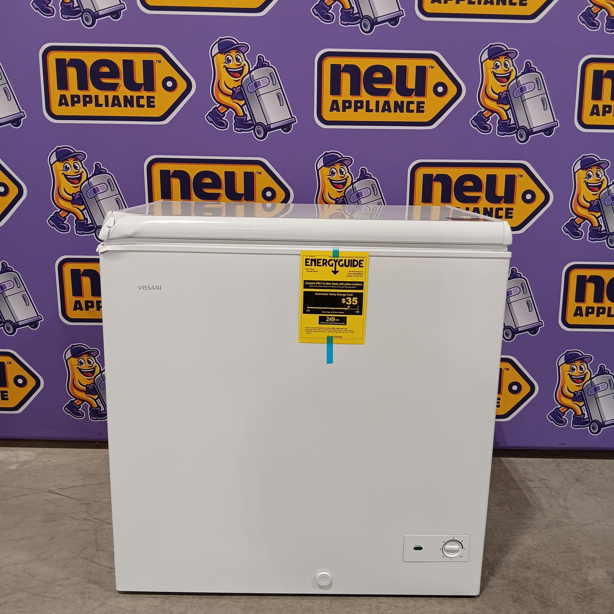 Vissani 6.9 cu. ft. Manual Defrost Chest Freezer in White, Garage Ready with LED Light Type SA305 - DCM7QRWW - Scratch & Dent (Major)