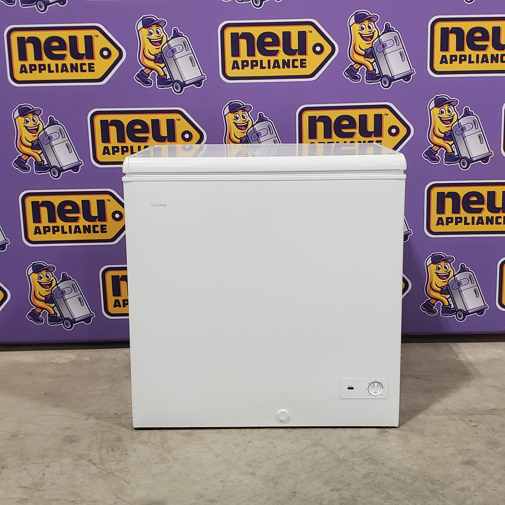 6.9 cu. ft. Manual Defrost Chest Freezer in White, Garage