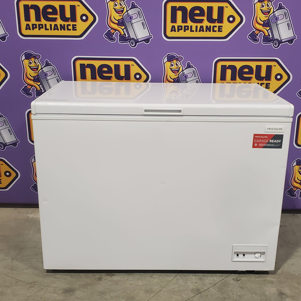 Pictures of Frigidaire 43.94 in. 10 cu. ft. Manual Defrost Chest Freezer in White Garage Ready 26CR007 - EFRF1005 - Scratch & Dent (Minor) - Neu Appliance Outlet - Discount Appliance Outlet in Austin, Tx