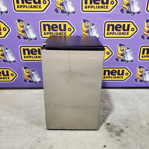 Vissani 4.3 cu. ft. Mini Refrigerator in Stainless Steel, ENERGY STAR 25132SD384 - HVAR43GSE - Scratch & Dent (Minor)