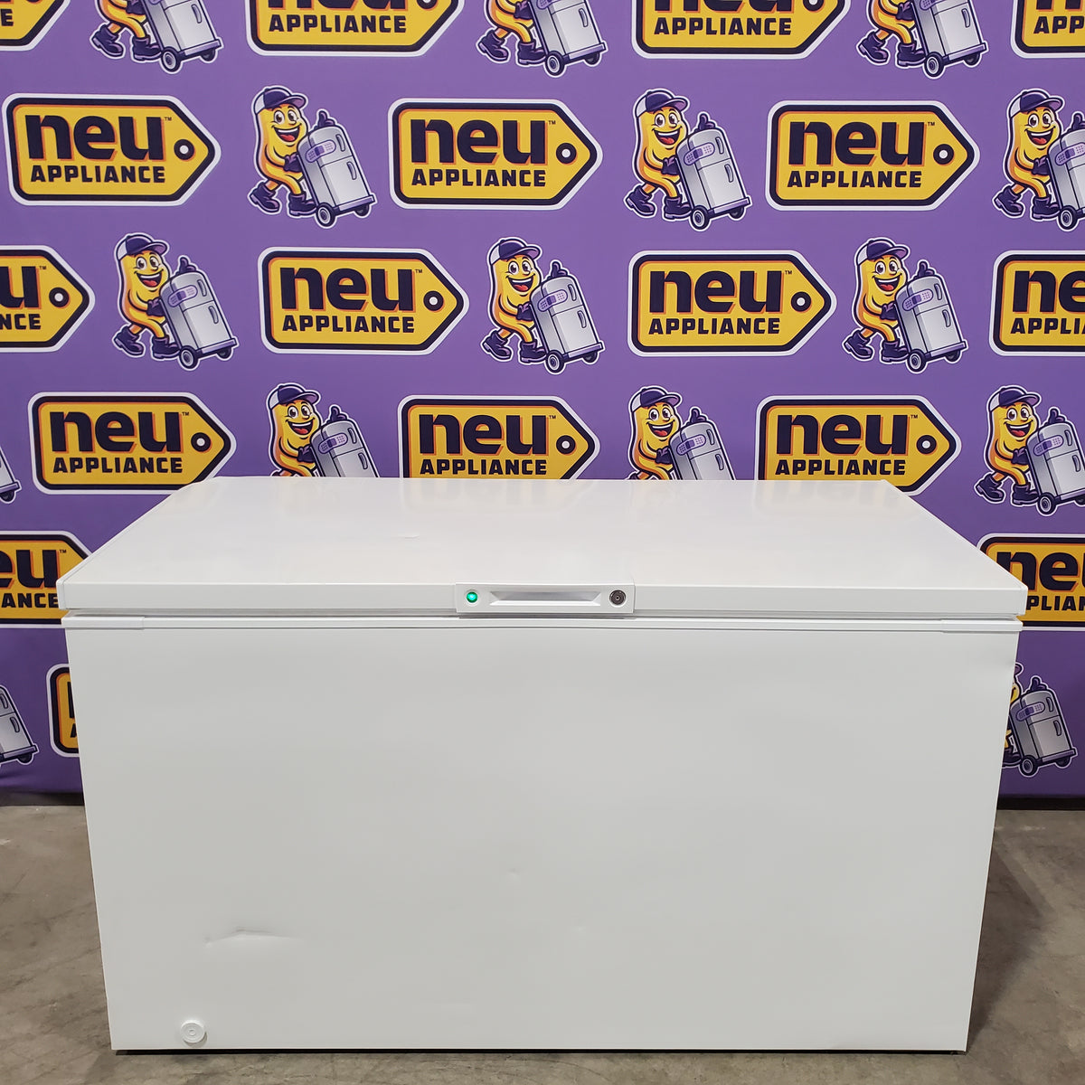 Frigidaire 15 Cu. Ft. Garage Ready Chest Freezer FFCL1542AW - Scratch & Dent (Major)