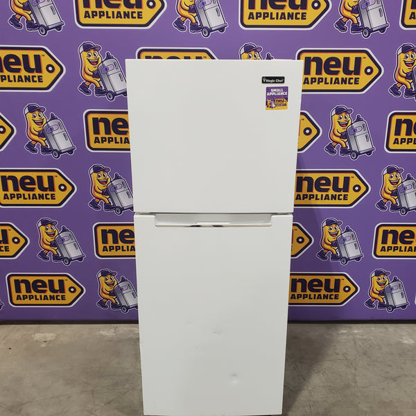 Magic Chef 10.1 cu. ft. Top Freezer Refrigerator in White 25SA267 - HMDR1000WE - Scratch & Dent (Moderate)