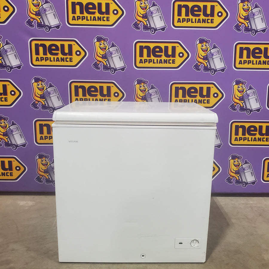 Vissani 6.9 cu. ft. Manual Defrost Chest Freezer in White, Garage Ready with LED Light Type 251312SD1030 - DCM7QRWW - Open Box