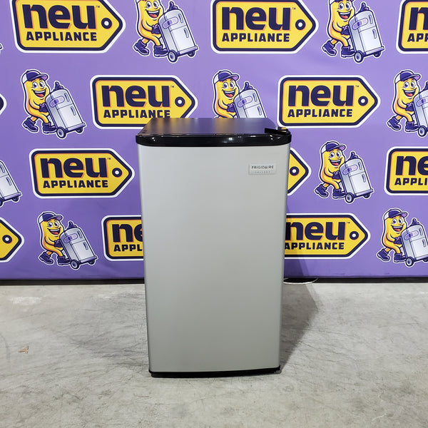 Frigidaire Gallery 3.2-cu ft Mini Fridge in Stainless Steel SA653 - FGFR334B - Open Box