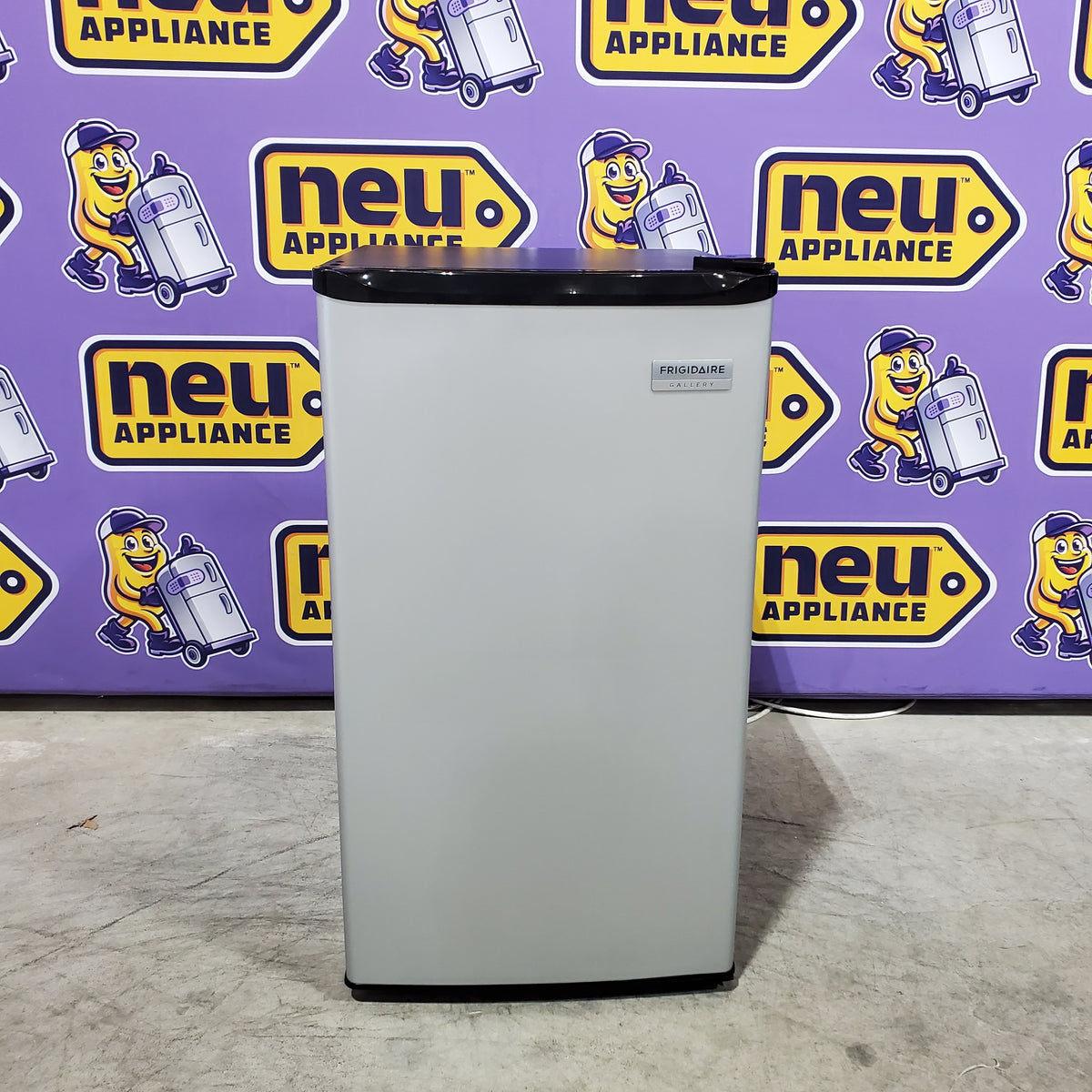 Frigidaire Gallery 3.2-cu ft Mini Fridge in Stainless Steel SA660 - FGFR334B - Open Box