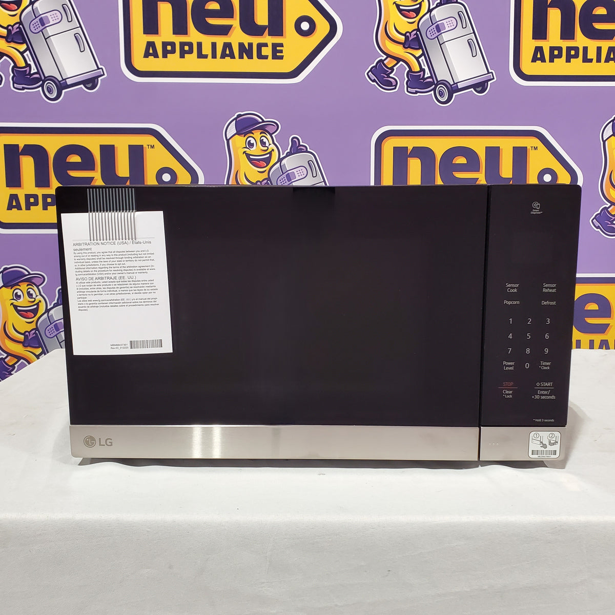 LG 1.5 cu. ft. NeoChef™ Countertop Microwave with Smart Inverter and Sensor Cooking MSER1590S - Scratch & Dent (Minor)