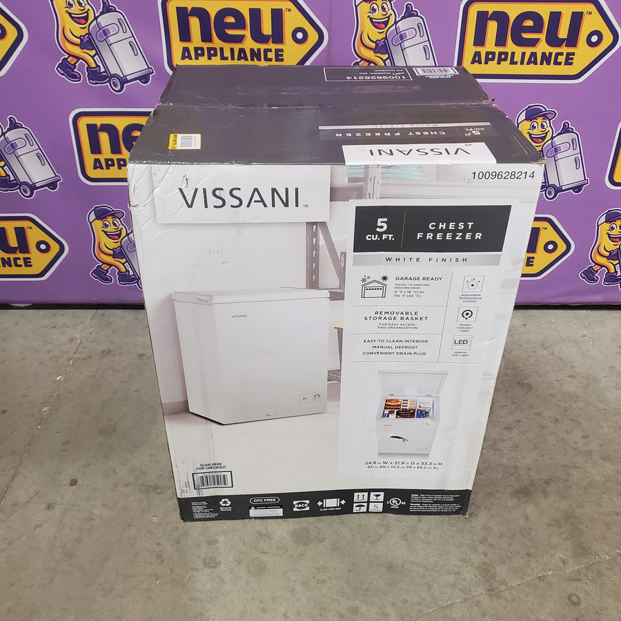 Vissani 4.9 cu. ft. Manual Defrost Chest Freezer with LED Light Type in White Garage Ready DCM5QWWW - Open Box