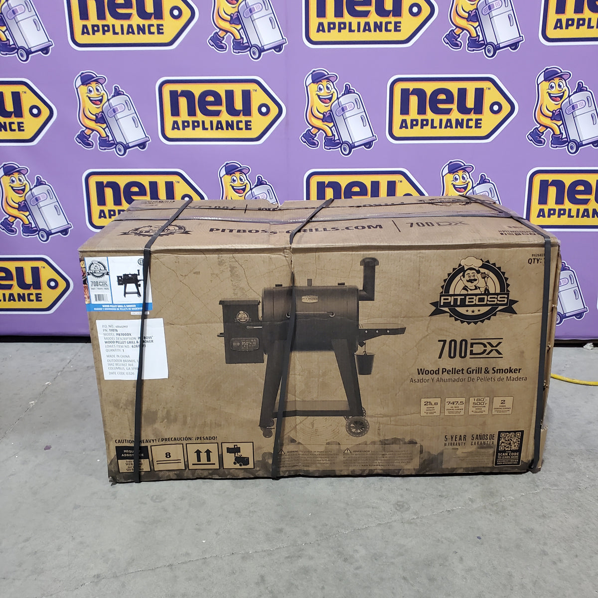 Pit Boss 700 DX Series 740-Sq. in Black Pellet Grill PB700DX - Open Box