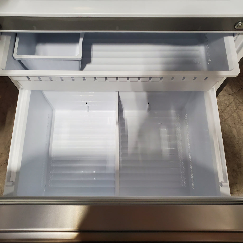 Hisense 26.6 cu. ft. French Door Refrigerator in Fingerprint Resistant Stainless Steel 5SD196 - HRF266N6CSE1 - Scratch & Dent (Minor)