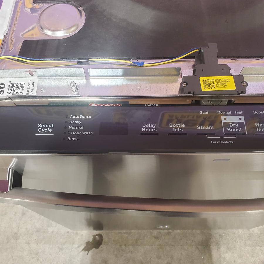 GE ENERGY STAR Fingerprint Resistant Top Control with Stainless Steel Interior Dishwasher with Sanitize Cycle 251310SD910 - GDT650SYVFS - Scratch & Dent (Minor)