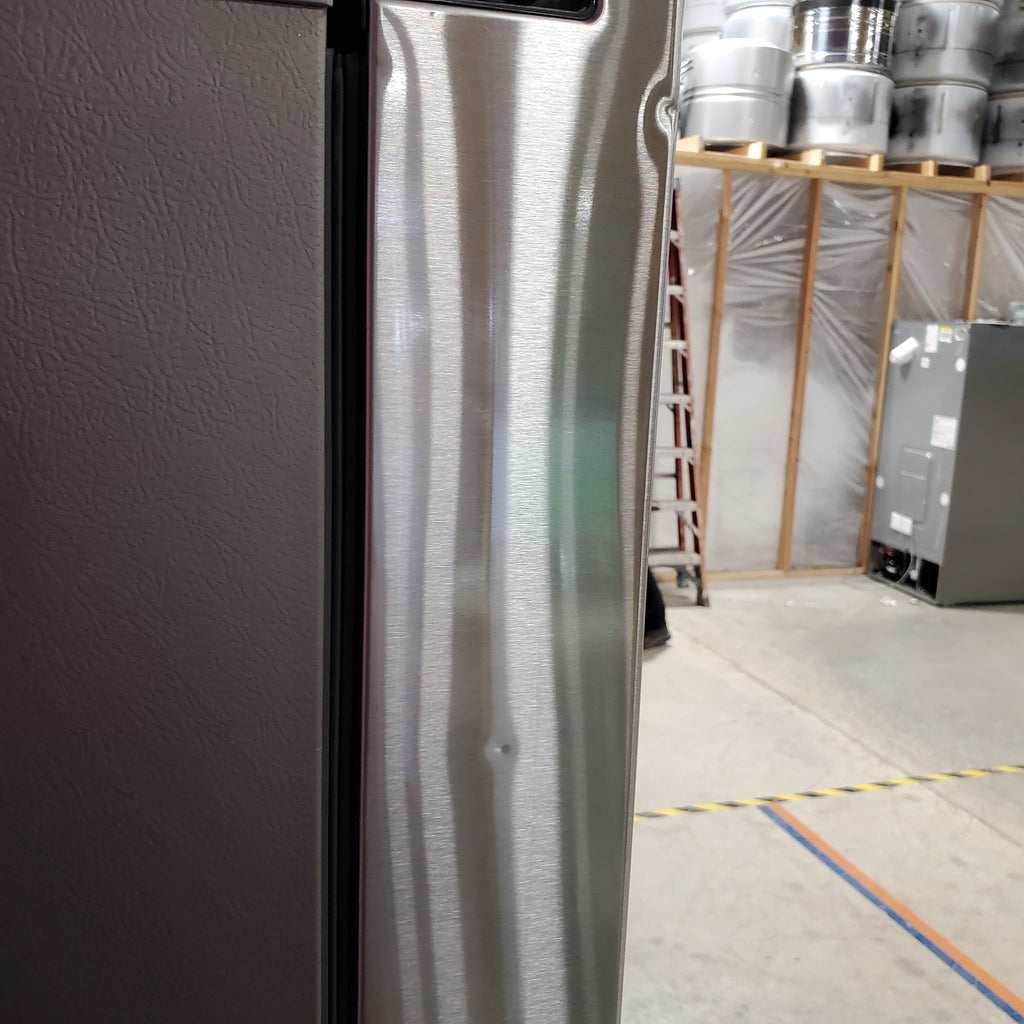 Samsung 31.5-cu ft 3-Door ENERGY STAR Smart French Door Refrigerator with Dual Ice Maker in Stainless Steel 5SD195 - RF32CG5300SR - Scratch & Dent (Minor)