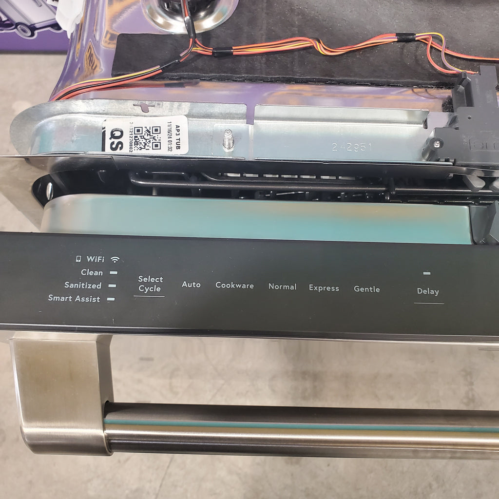 Pictures of Café™ CustomFit ENERGY STAR Stainless Interior Smart Dishwasher with Ultra Wash Top Rack and Dual Convection Ultra Dry, LED Lights, 39 dBA CDT888P2VS1 - Open Box - Neu Appliance Outlet - Discount Appliance Outlet in Austin, Tx