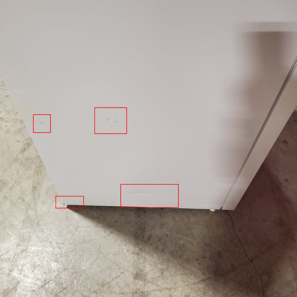 Frigidaire Top Freezer 18 Cu. Ft. Capacity Refrigerator with Spacious Interior Storage and Bright LED Lighting in White 3SD1058 - FFHT1822UW - Scratch and Dent (Minor)