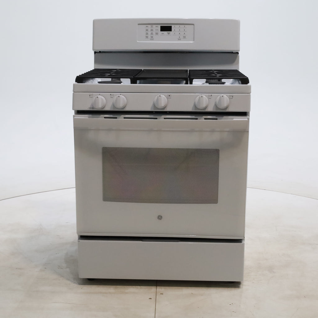 Pictures of White GE 5.0 cu. ft. 5 Burner Freestanding Gas Range with No Preheat Air Fry - Scratch & Dent - Minor - Neu Appliance Outlet - Discount Appliance Outlet in Austin, Tx