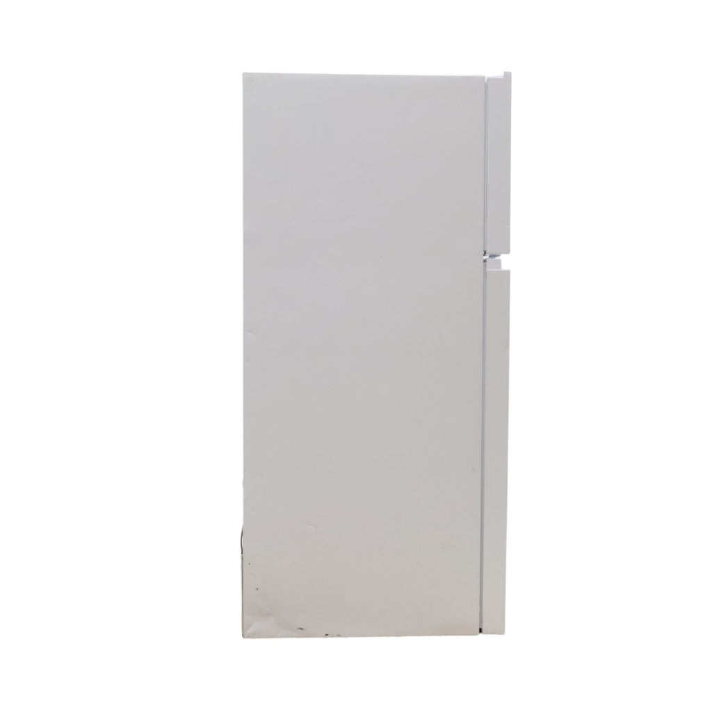 30" Wide Hisense White 18-cu ft Top-Freezer Refrigerator with Adjustable gallon-size door bins - Scratch & Dent - Moderate