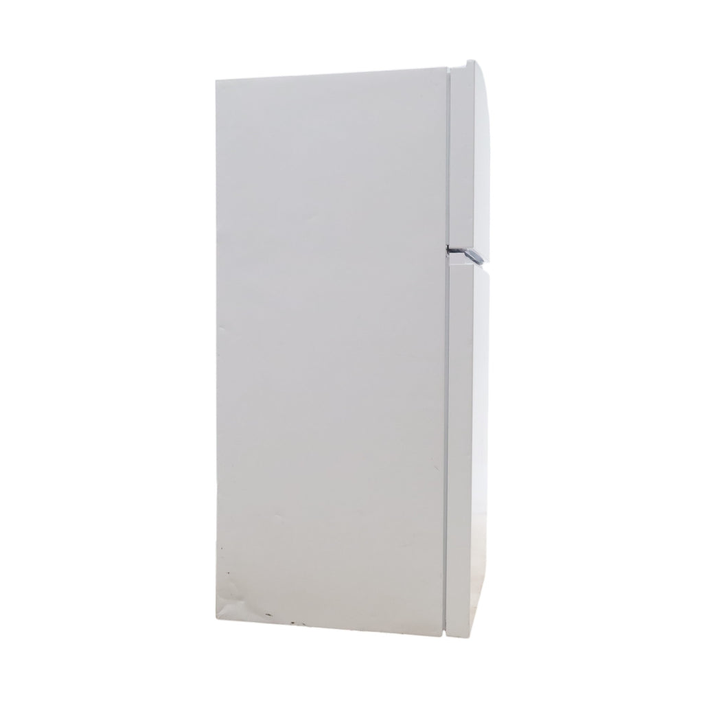 30" Wide Hisense White 18-cu ft Top-Freezer Refrigerator with Adjustable gallon-size door bins - Scratch & Dent - Moderate