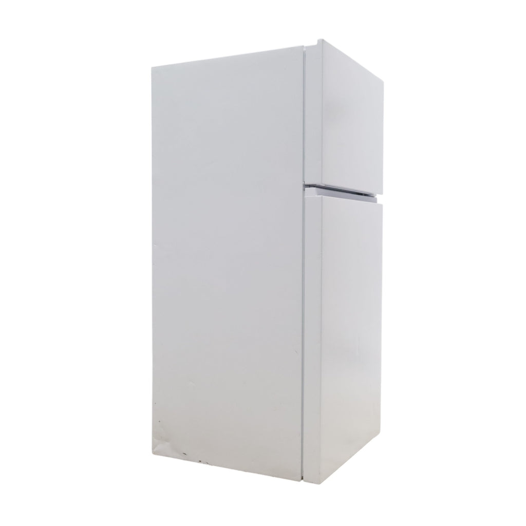 30" Wide Hisense White 18-cu ft Top-Freezer Refrigerator with Adjustable gallon-size door bins - Scratch & Dent - Moderate