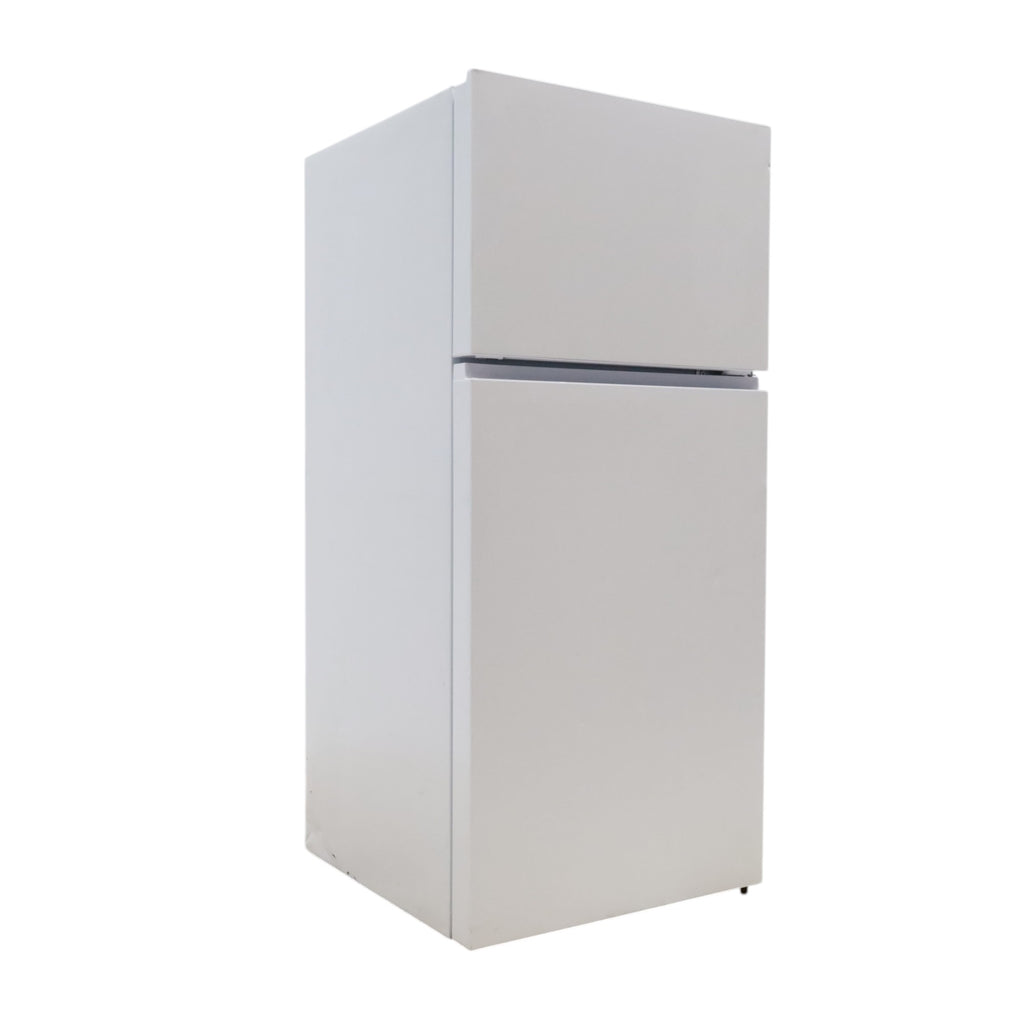 30" Wide Hisense White 18-cu ft Top-Freezer Refrigerator with Adjustable gallon-size door bins - Scratch & Dent - Moderate