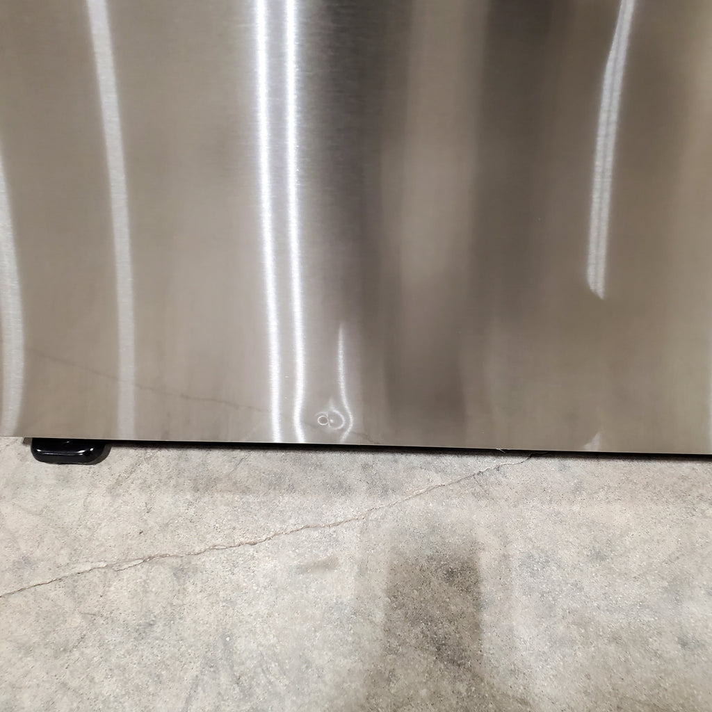 Samsung 31.5-cu ft 3-Door ENERGY STAR Smart French Door Refrigerator with Dual Ice Maker in Stainless Steel 5SD195 - RF32CG5300SR - Scratch & Dent (Minor)