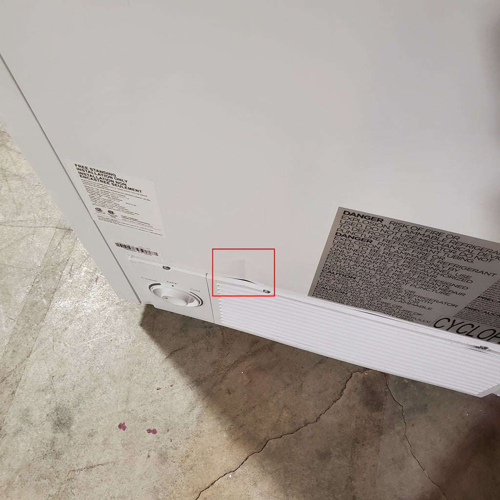 Pictures of Frigidaire 15 Cu. Ft. Garage Ready Chest Freezer 25SD037 - FFCL1542AW - Scratch & Dent (Minor) - Neu Appliance Outlet - Discount Appliance Outlet in Austin, Tx