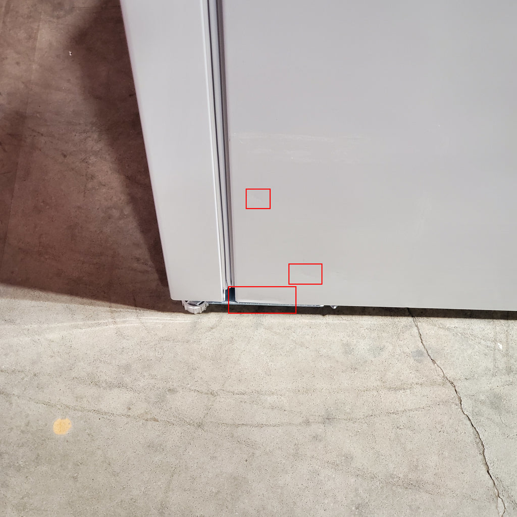 Frigidaire Top Freezer 18 Cu. Ft. Capacity Refrigerator with Spacious Interior Storage and Bright LED Lighting in White 3SD1058 - FFHT1822UW - Scratch and Dent (Minor)